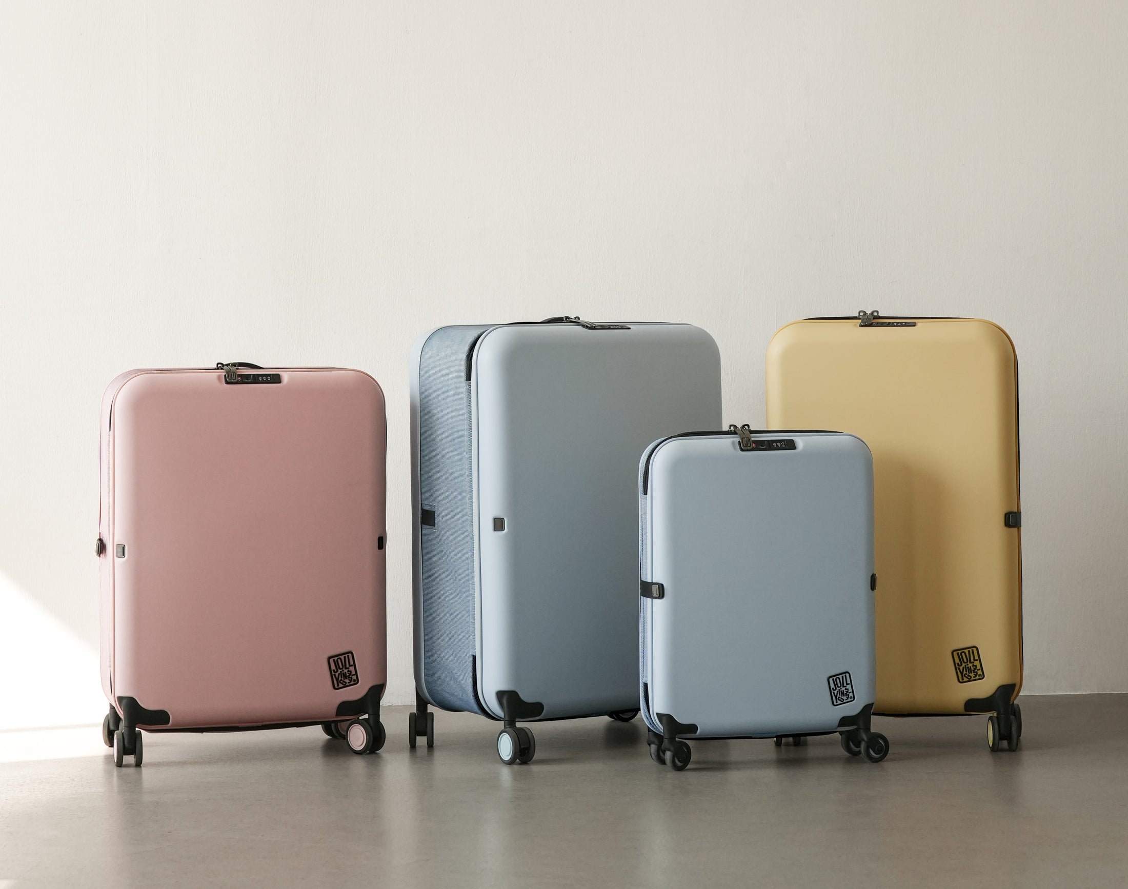 Friends traveling with JOLLYING luggage